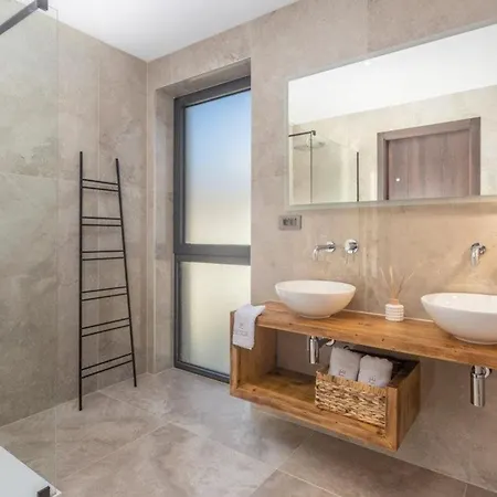 Semesterbostad Luxusvilla Lorkia Mit Pool
