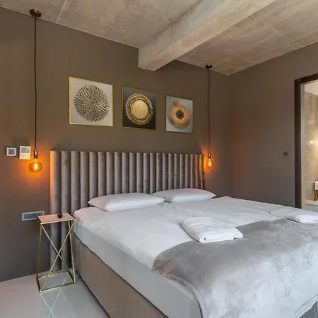 Luxusvilla Lorkia Mit Pool Semesterbostad *