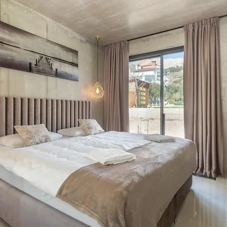 Luxusvilla Lorkia Mit Pool Semesterbostad