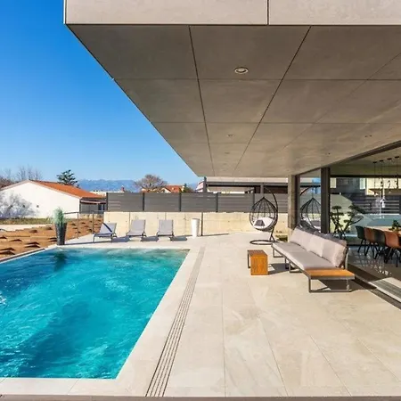 Semesterbostad Luxusvilla Lorkia Mit Pool *